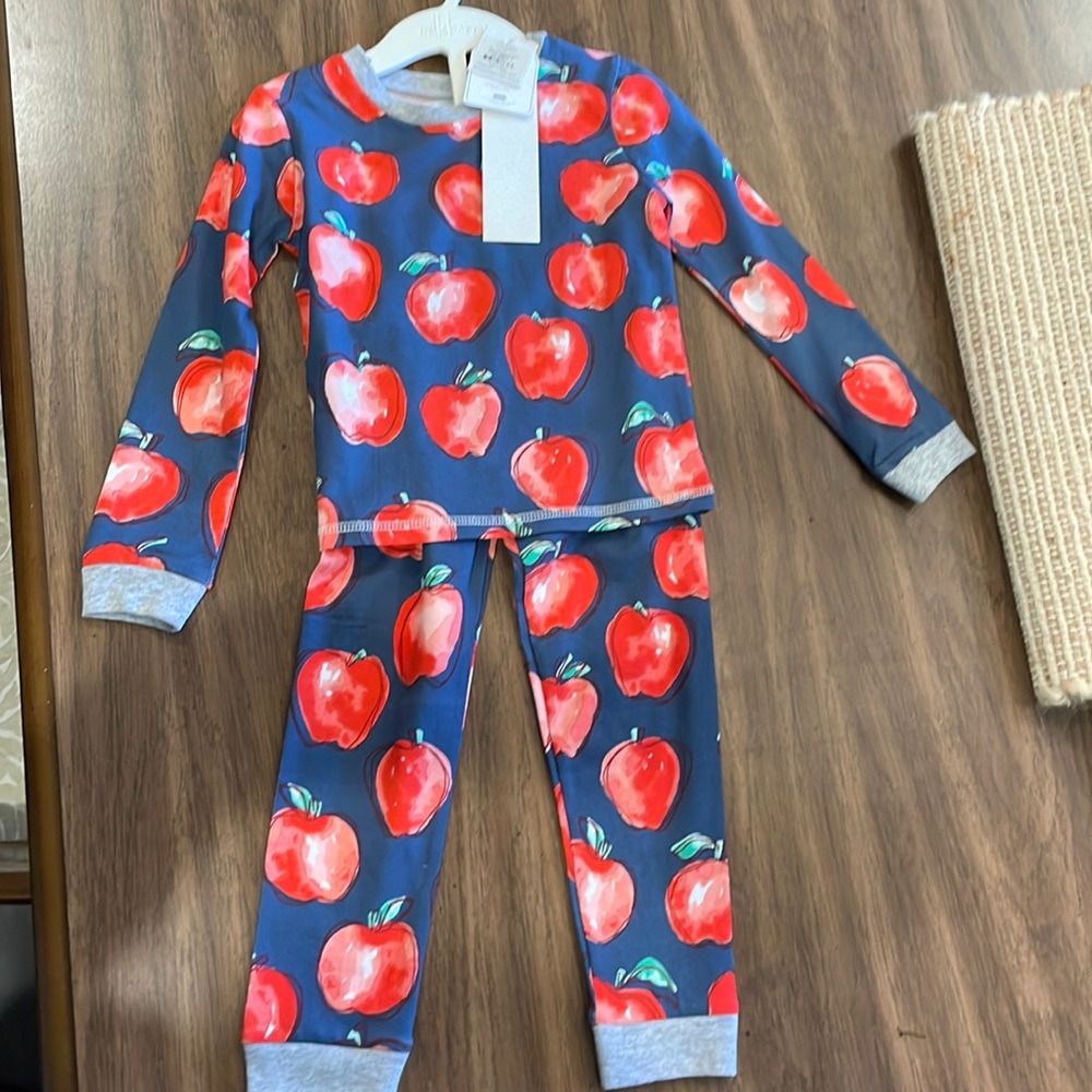NWT Mud pie 4T apple pajamas